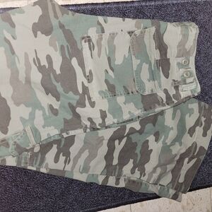 Universal Thread Green Camouflage Pants